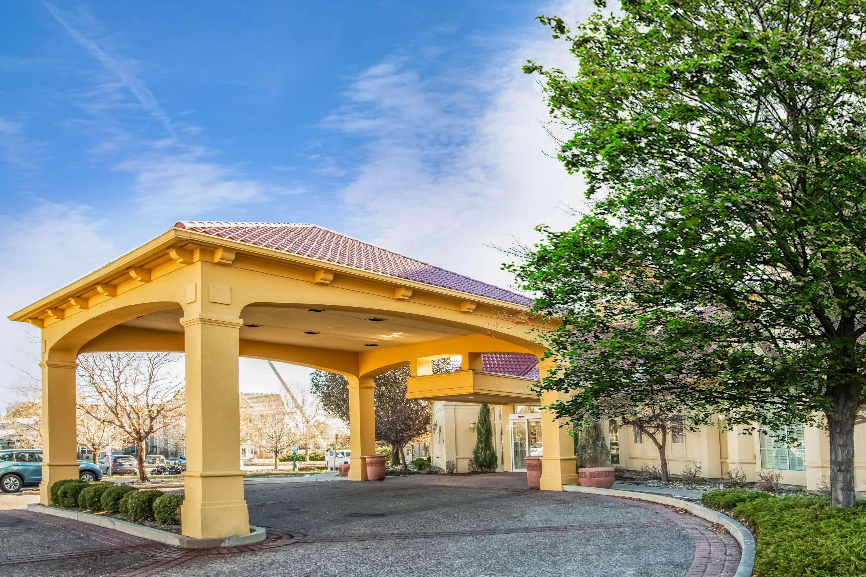 La Quinta By Wyndham Colorado Springs South Airport Hotel Exterior photo